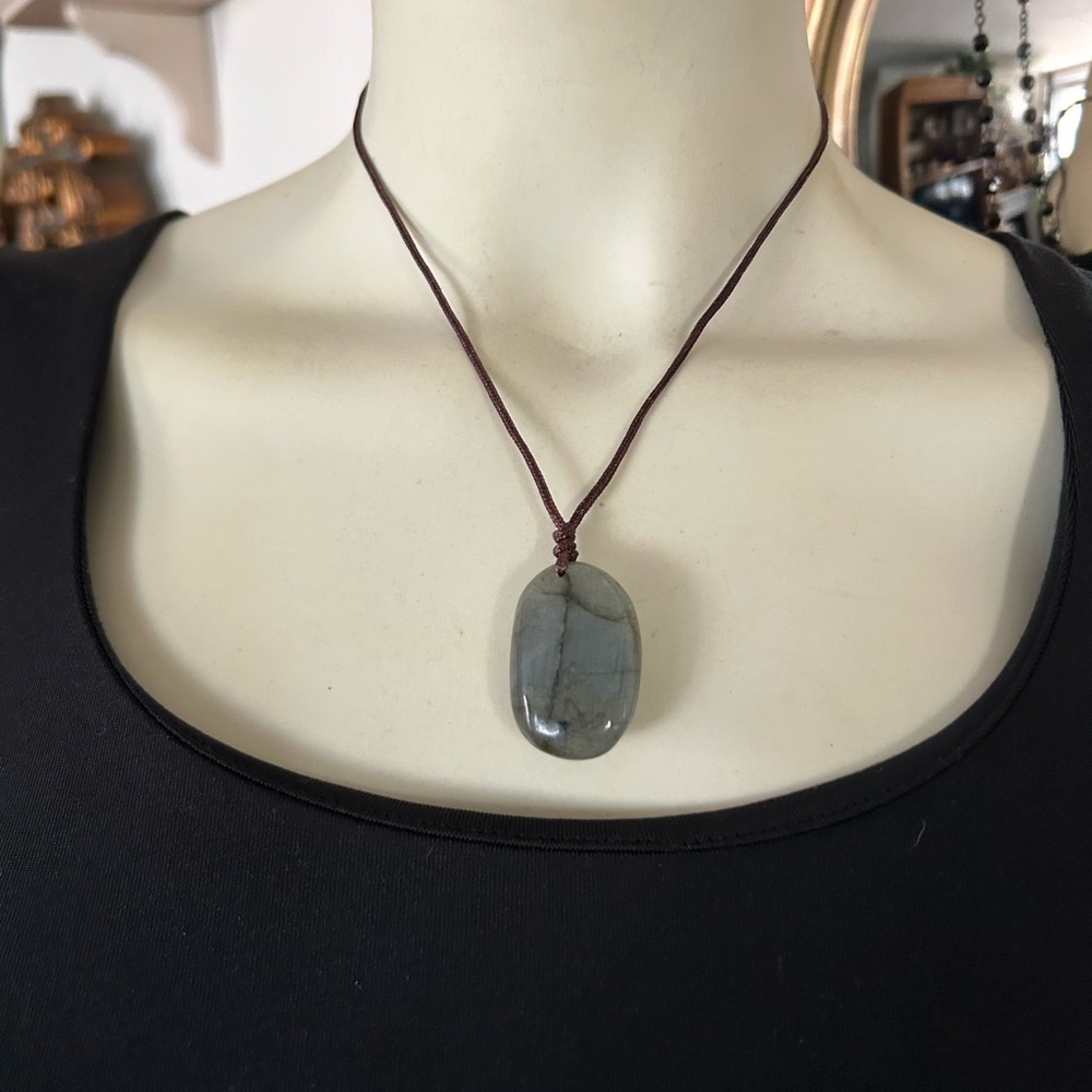 Blue Labradorite Crystal Pendant Necklace - Picture 4 of 7